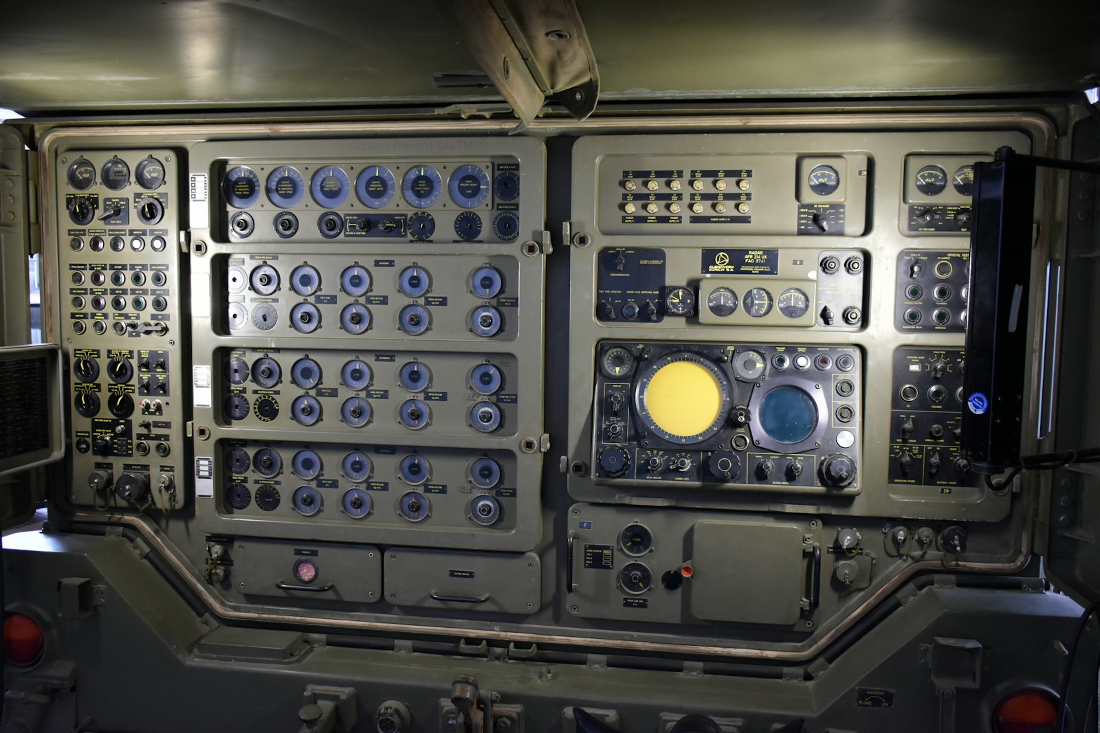 Image d'illustration — tableau de bord d'un système de communication militaire