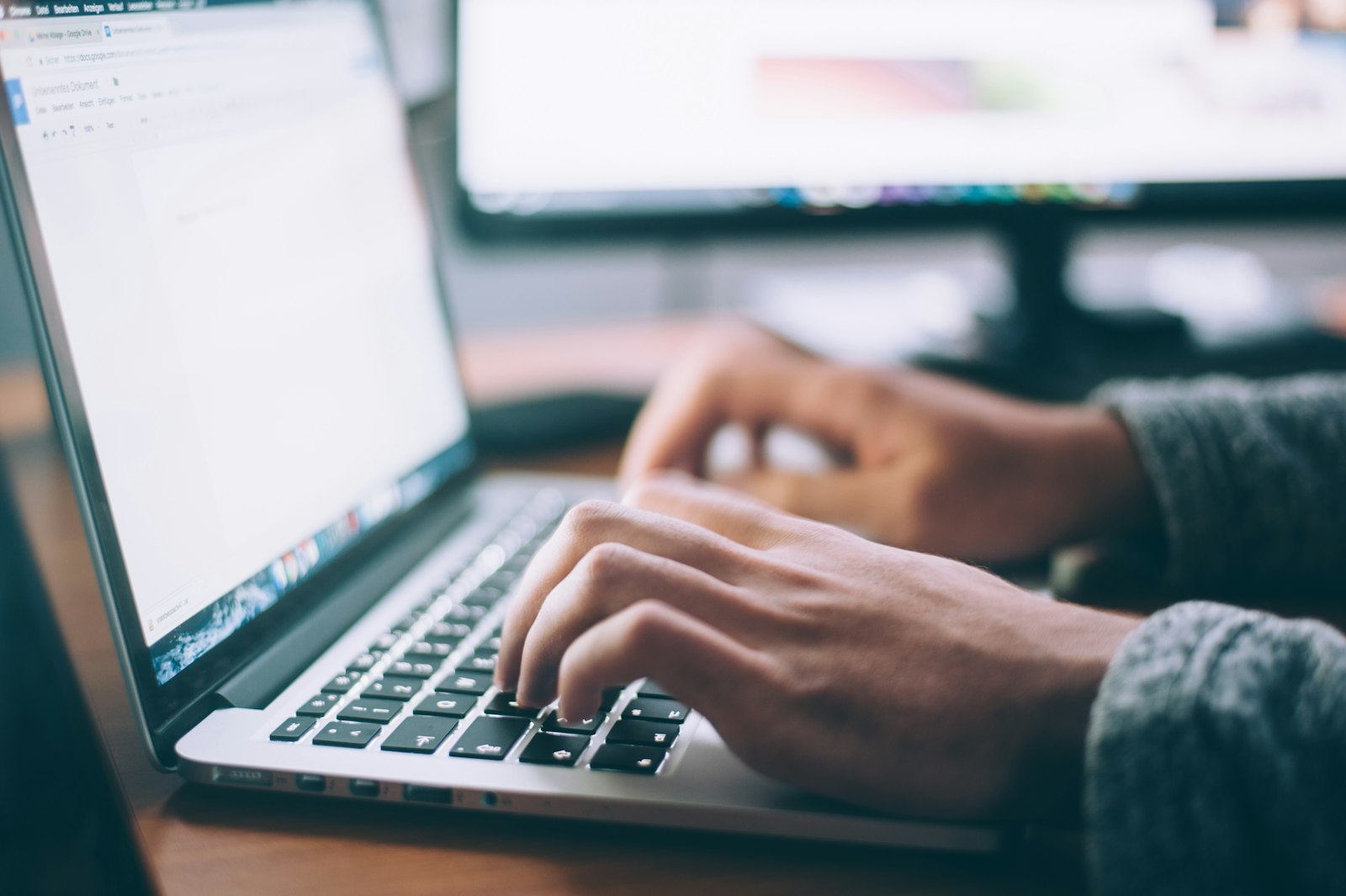 Image d'illustration — un ordinateur portable ouvert sur un navigateur web